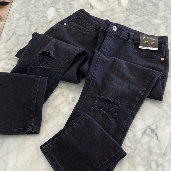 Black distressed kids jeans. Target art class brand - Picture 4 of 4